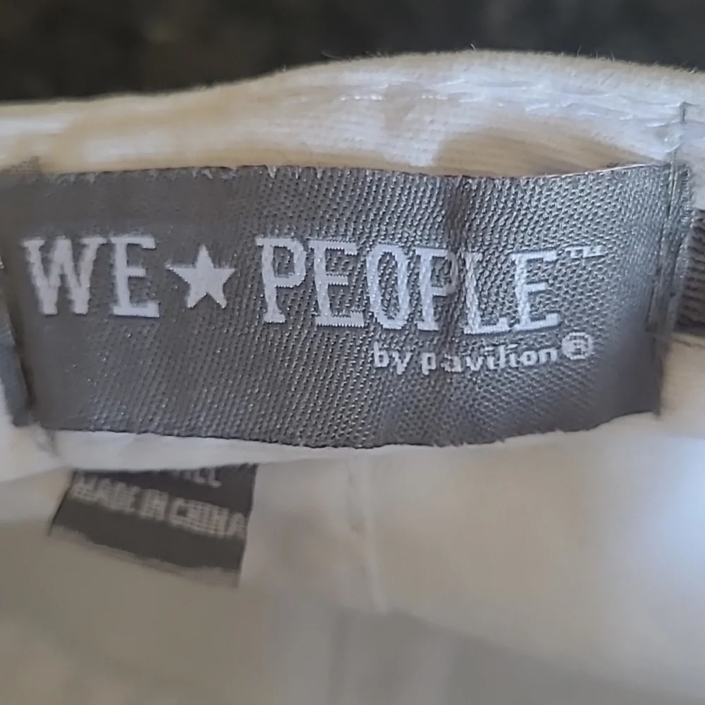 People by Pavilion White and Gray 